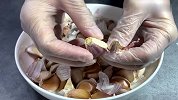 腊八蒜快速变绿有绝招，教你一招，8小时变绿，口感脆爽开胃解腻