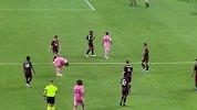 实拍梅西在哨响后直接返回更衣室