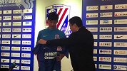 申花新援吴毅臻正式亮相 新赛季身披17号战袍