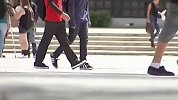 女老师同时和两名男学生发生不当关系 1人死亡1人报警