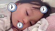 2岁萌娃睡懵了，醒来又傻又萌又可爱，妈妈：眼睛醒了大脑还在睡