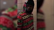 这身装扮你打几分？詹姆斯身穿圣诞服抵达旧金山酒店