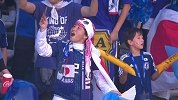 亚洲杯决赛在即气氛爆棚 日本球迷高举奖杯期盼最后的胜利
