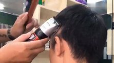 男士发型铲光三面的不少，这其中更受女生欢迎的可能只有这一款