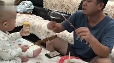 爸爸带的娃活着就好，居然带着几个月的宝宝吃烧烤，就差兄弟相称
