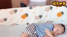这爸爸排雷式放娃好搞笑，还好宝宝睡着了，不然爸爸肯定要崩溃了