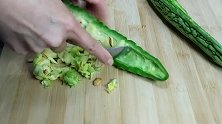 用苦瓜做美食，去火排毒，不苦不涩，孩子也爱吃！