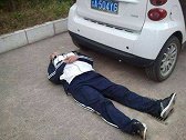开车撞到了闯红灯的路人，责任到底归谁？交警：最后再解释一次！