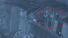 广东深圳：不偷就难受！居民合力围堵，内衣大盗又栽了