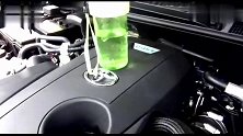 在丰田跟宝马的发动机上放一杯水，差距一眼就看出来了