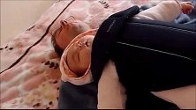 妈妈回到家，居然发现奶爸这么带娃睡觉，简直哭笑不得