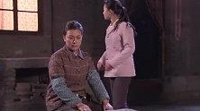渣男办完离婚手续心有不甘一把抓住前妻，大骂前妻给他戴了绿帽子