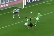 天秀！谁还记得德尔迪约克这脚强行倒钩？比C罗那脚如何？