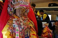 湄洲妈祖首次坐动车买实名车票 网友：妈祖也有身份证
