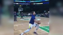 不皮一下不舒服！库里赛前热身夸张欧洲步接大回环上篮