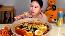 韩国弗朗西斯卡吃一大盆海鲜拉面，午餐肉，狸猫拉面！