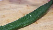 黄瓜别直接凉拌吃，教你新做法，饭店一盘39元
