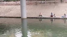 护城河边钓鱼的人为啥多了？