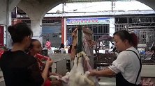 桃子姐几百元买的兔子，做成冷吃兔，就是当地最爱的小吃