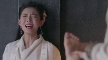 新倚天：张无忌在地牢中摸赵敏的脚，她不停的叫