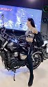 美女车模，真是时尚气质！