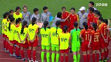 团结就是力量失败并不可怕 陈婉婷赛后场边为姑娘们打气