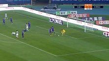 李帅边路突破后横敲中路 郑龙跟进一脚打门被没收