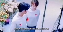 杨紫左顾右盼发现没人之后，下意识钻进肖战的怀里，网友：甜齁了