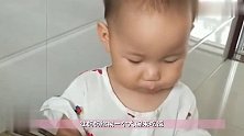 小吃货嫌碗太小，妈妈给换个大的，接下来萌宝的举动也太厉害了