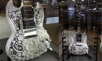 进博会现“天价”吉他：镶嵌400克拉钻石售价超1300万元