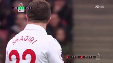 英超-1718赛季-联赛-第32轮-射门67' 沙奇里右路盘带 弧线球射门被门将稳稳抱住-花絮