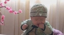 小宝宝拍百天照，拍摄过程不哭也不闹，全程超配合的！