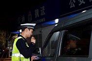 交警查车开始新套路，让人防不胜防，车主：我不开车了还不行吗？