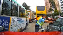 现场曝光！香港街头车辆拒检连撞多车 警察开枪击伤司机将其缉拿