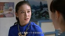 艾梦向钱菲菲展示艾勤奋小时候的照片和奖状
