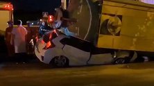 水泥罐车失控侧翻压死女医生：正准备与丈夫相聚