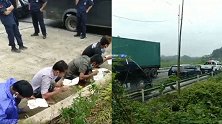 4名缅甸偷渡者从隔离点逃离后被找到 并排蹲路边吃盒饭画面曝光