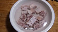 这样隔水炖的丝滑排骨汤，营养丰富味道鲜美，孩子大人都爱喝