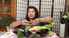 泰国大妈吃大只扇贝，口感很好，怎么吃都能解馋