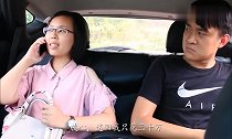 亿万富豪低调出行顺路载了个美女乘客,没成想美女车上疯狂炫富