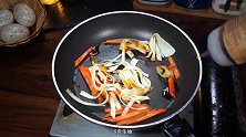豆腐皮怎么做好吃，简单又好吃的胡萝卜炒豆腐皮，特别下饭