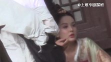 古力娜扎唐装造型美出新高度 滴眼药水表情超可爱