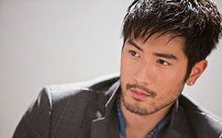 主持人微博内涵高以翔，网曝陈伟霆等多名艺人退出蓝台跨年晚会