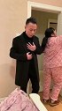 老公出差一个月，没想到婆婆也在房里，有史以来最尴尬的一幕