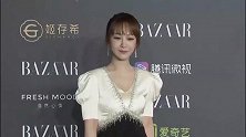 《家有儿女》重聚，宋丹丹张一山莫名其妙笑的蹲在地上起不来