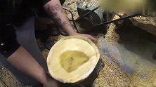 一截毫不起眼的烂木头,牛人加工30分钟之后,就是一件艺术品