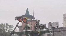 江苏苏州：刚坐上游乐设施突遭暴雨 网友：感觉进了洗碗机