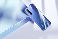 杨紫曝光realme真我X50 5G真机，后置四摄+侧边指纹