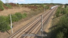 中国高铁铺轨神器震惊世界：7人一天铺轨2公里，速度世界第一！