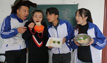 泡面创意大赛考试，阿宝急中生智做出南瓜泡面，老师给了200分